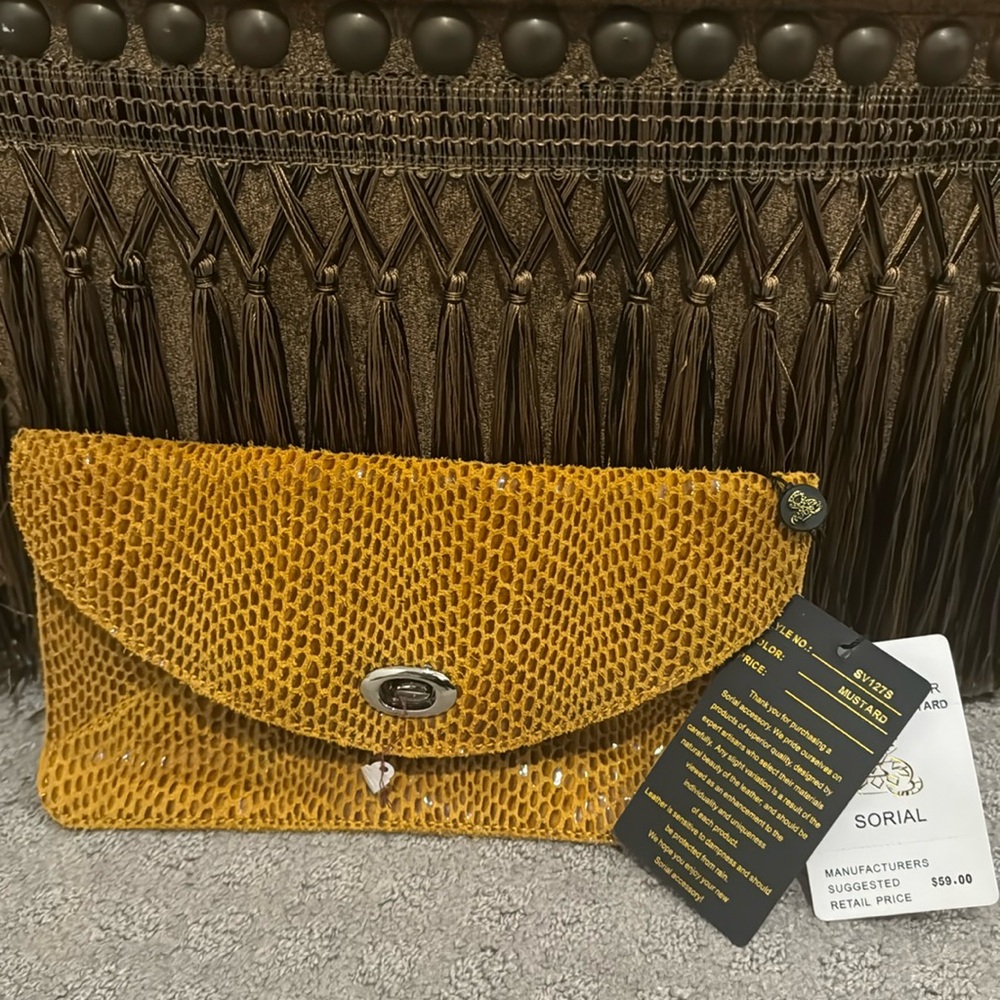 Sorial mustard clutch